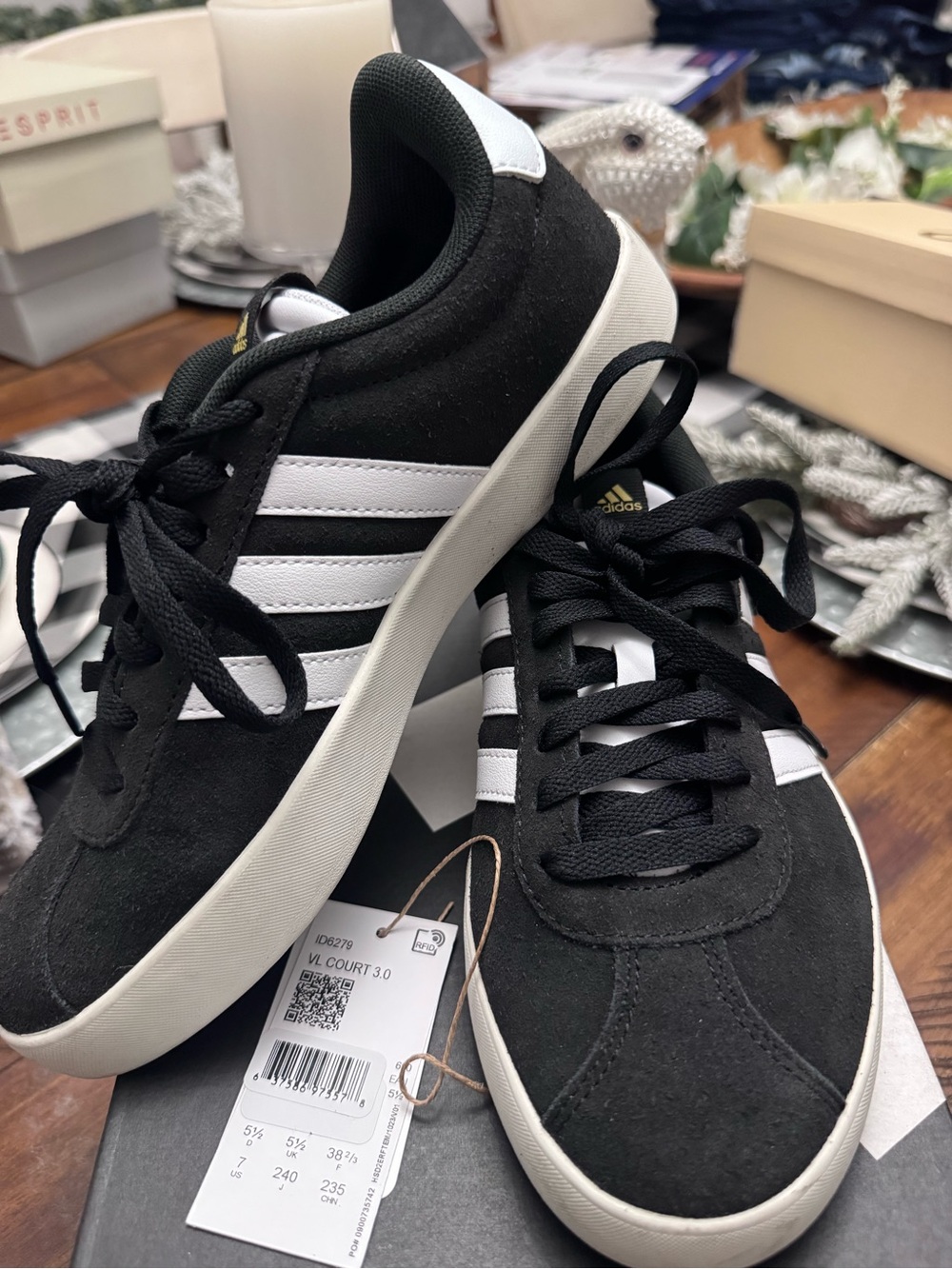Women’s VL Court 3.0 Sneakers Black and White Low-Top Sneakers size 7